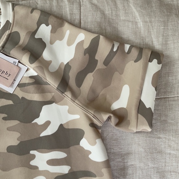 Camo Sweatshirt Short Sleeve XS NWT Sand Gray White - Picture 4 of 9